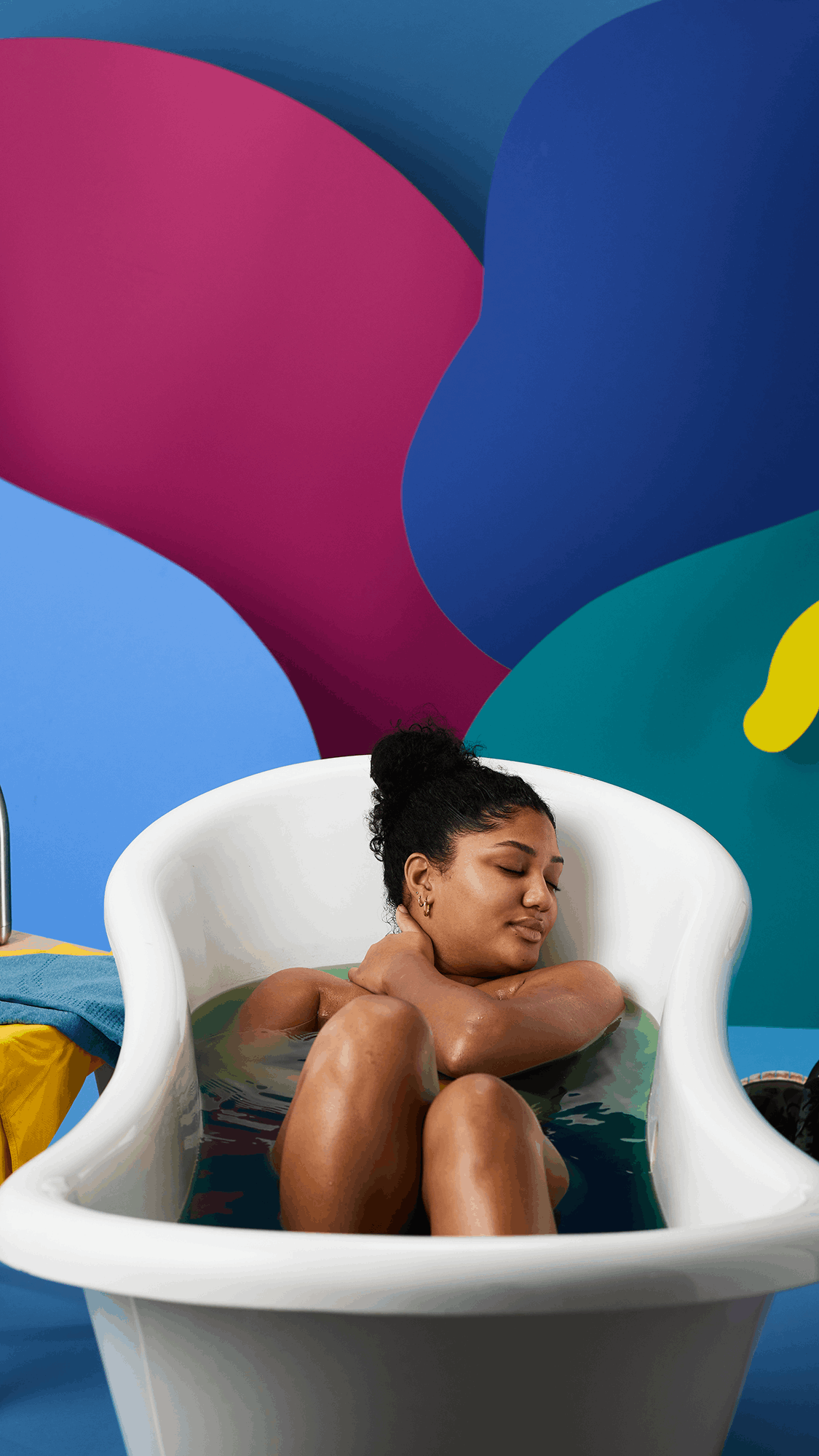 Woman relaxing in bath tub